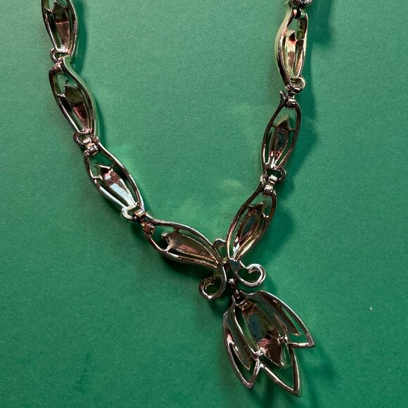 Elegant Sarah Coventry Vintage Necklace - Picture 3 of 3